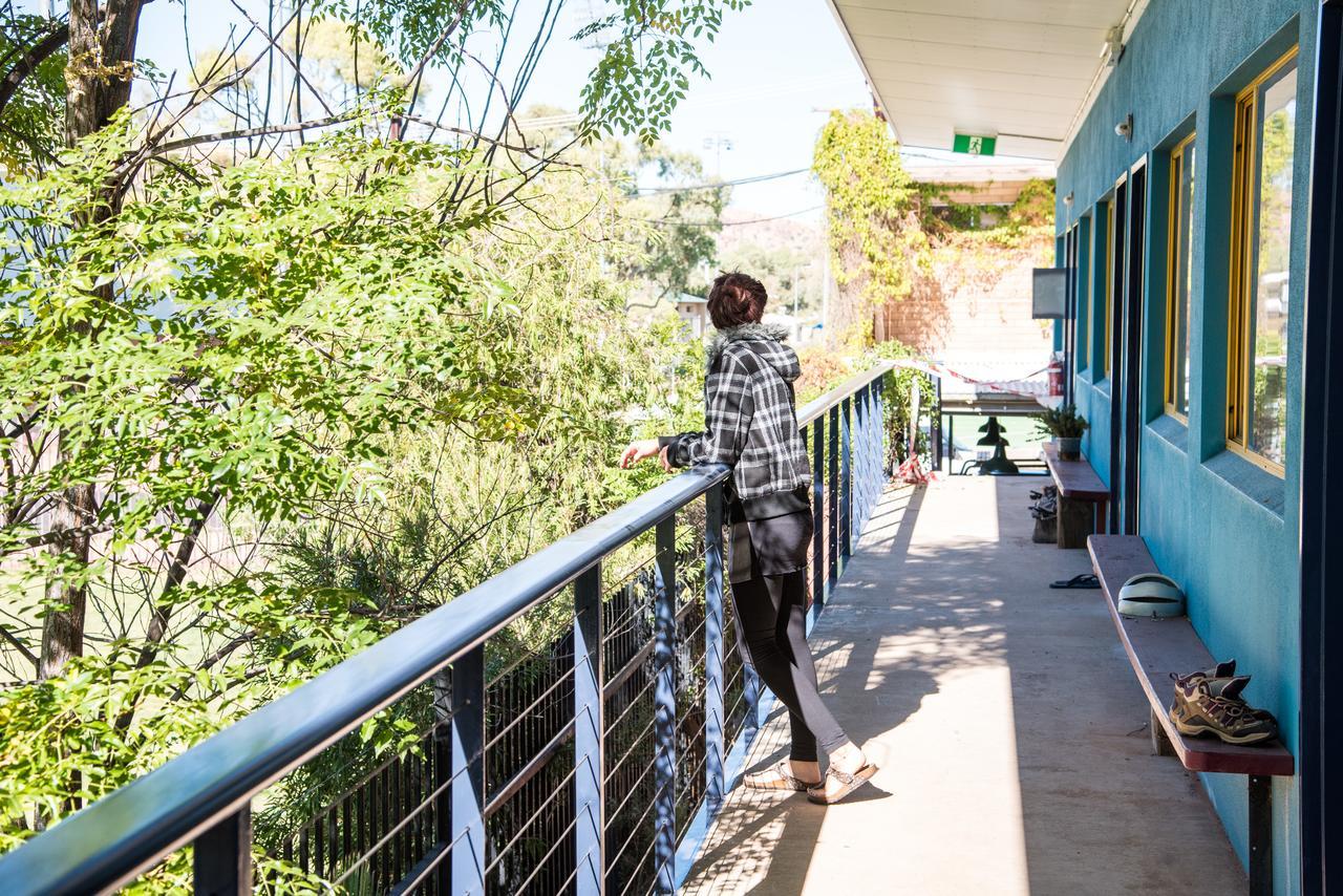 Jump Inn Alice Budget Accommodation Alice Springs Extérieur photo
