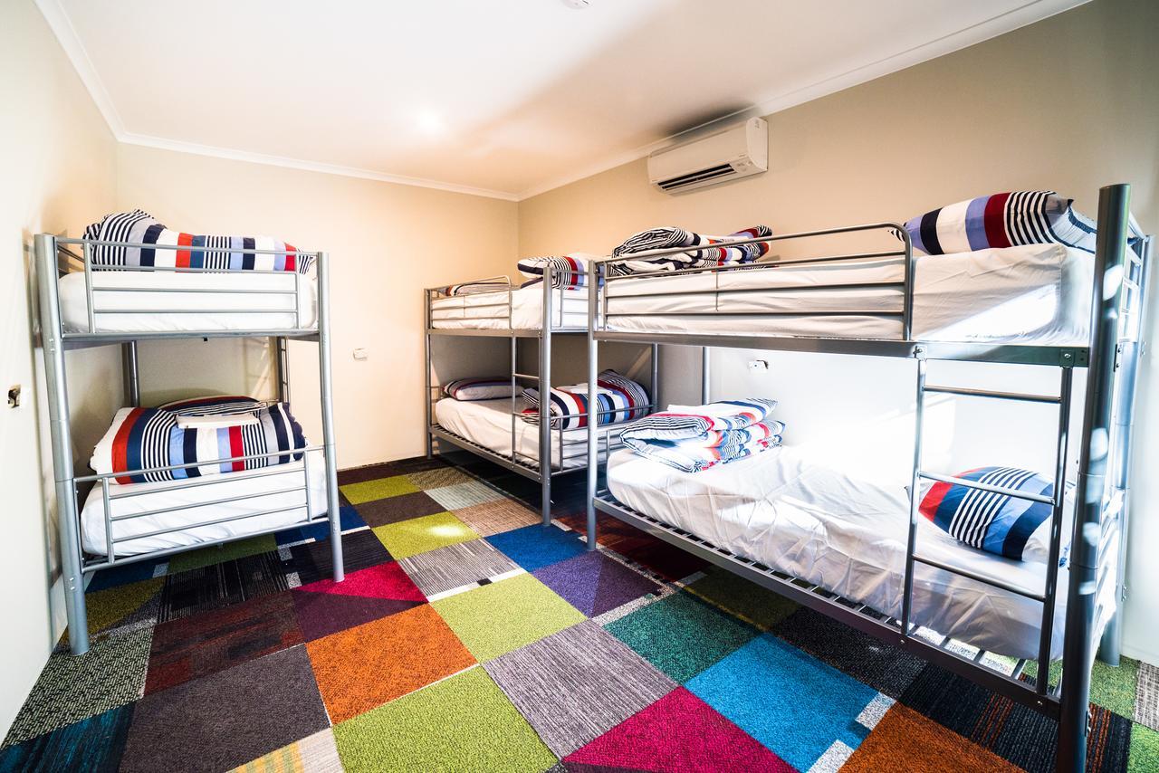 Jump Inn Alice Budget Accommodation Alice Springs Extérieur photo