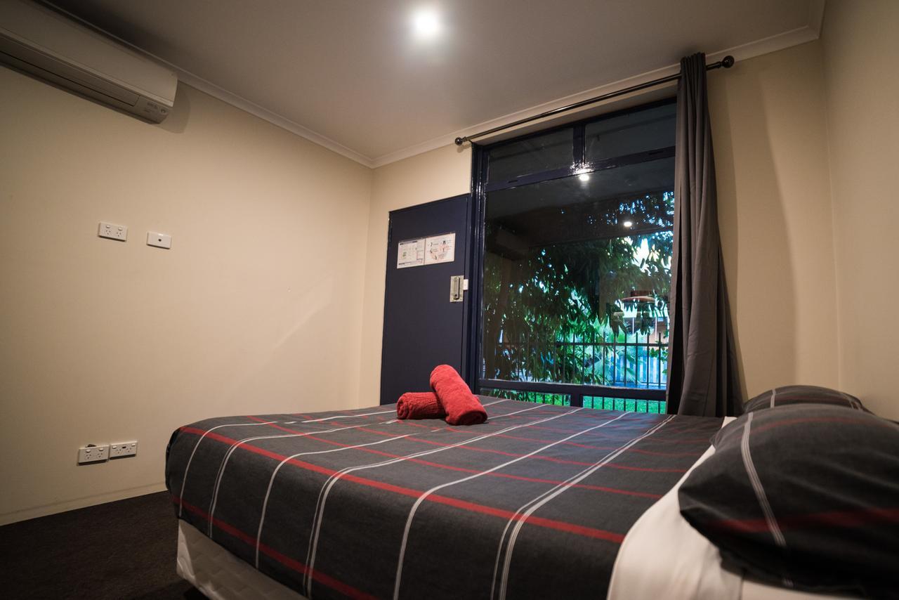 Jump Inn Alice Budget Accommodation Alice Springs Extérieur photo