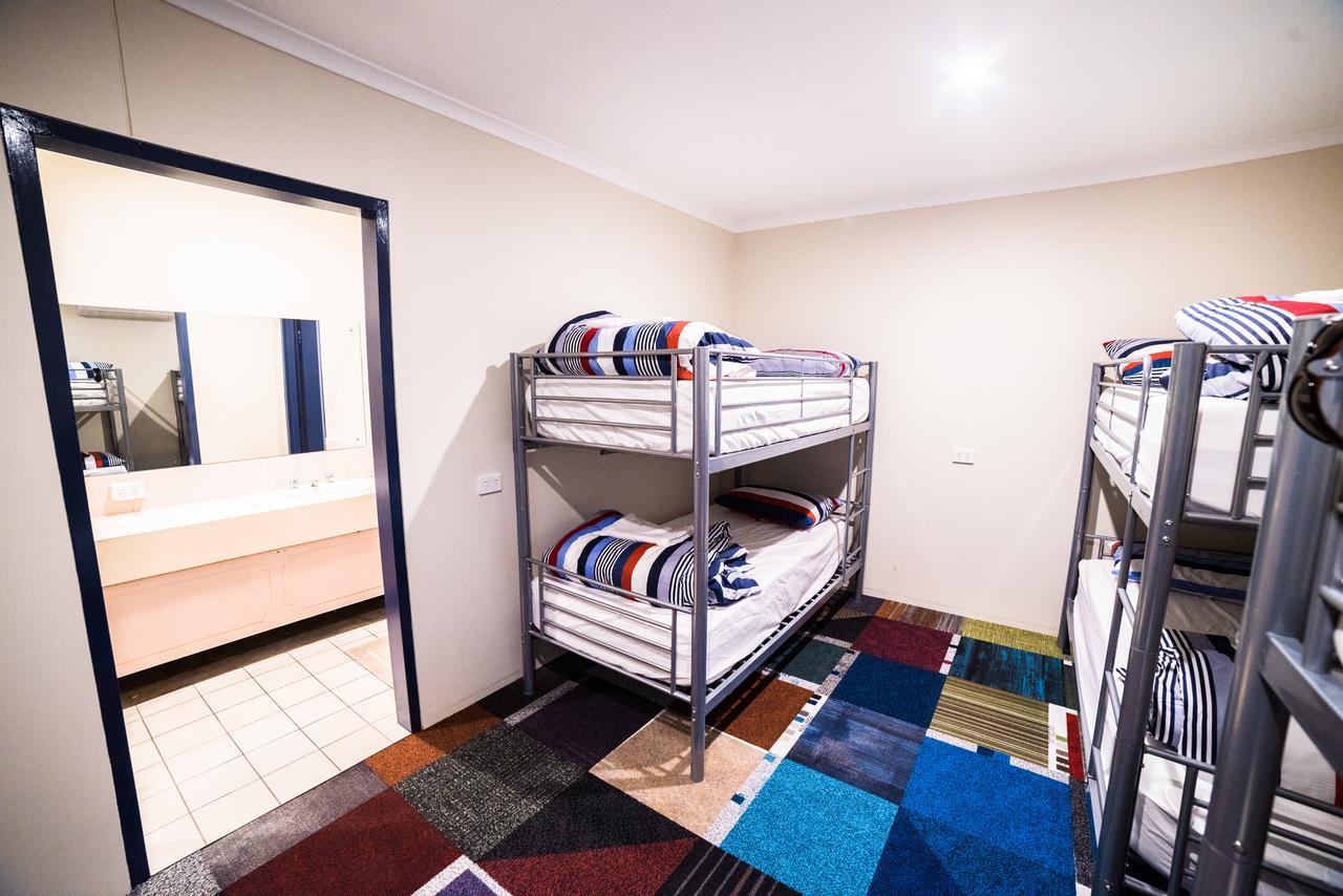 Jump Inn Alice Budget Accommodation Alice Springs Extérieur photo