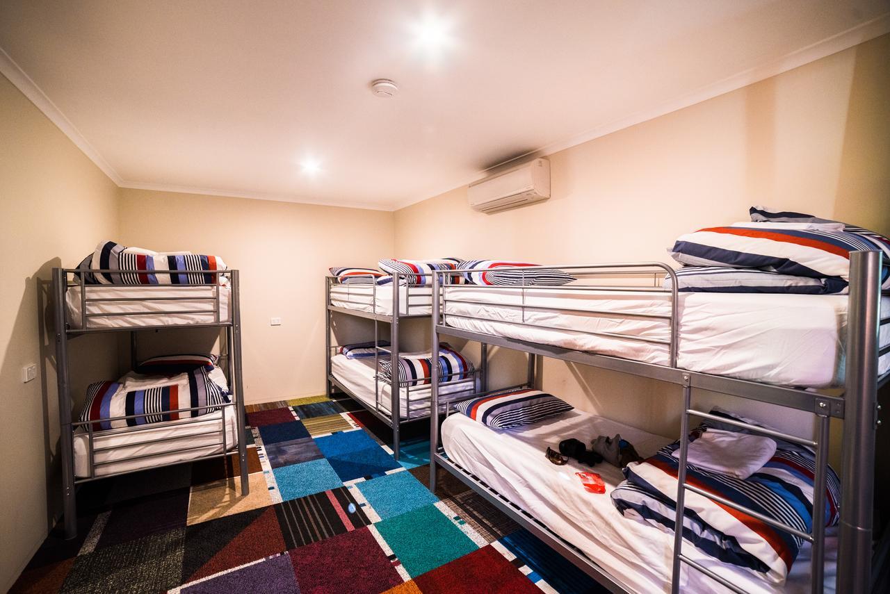 Jump Inn Alice Budget Accommodation Alice Springs Extérieur photo