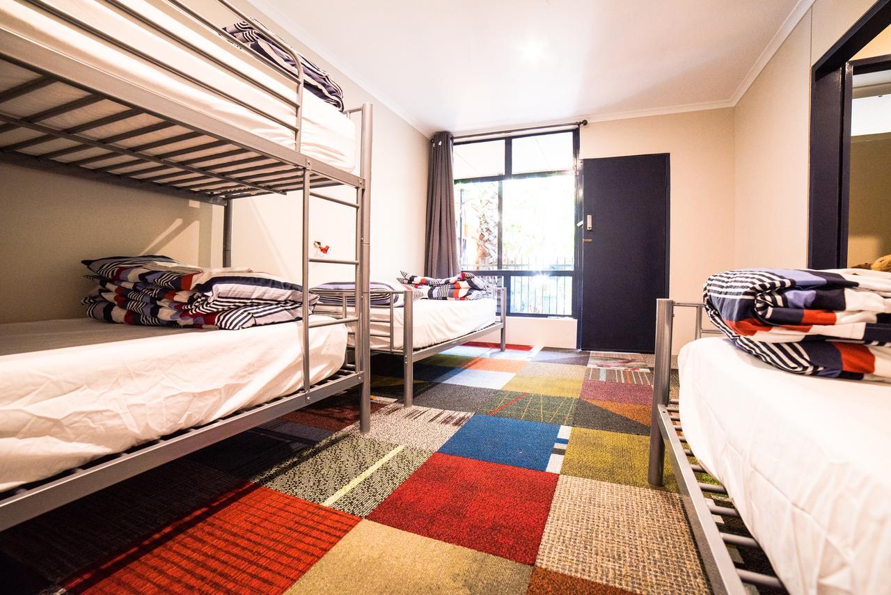 Jump Inn Alice Budget Accommodation Alice Springs Extérieur photo