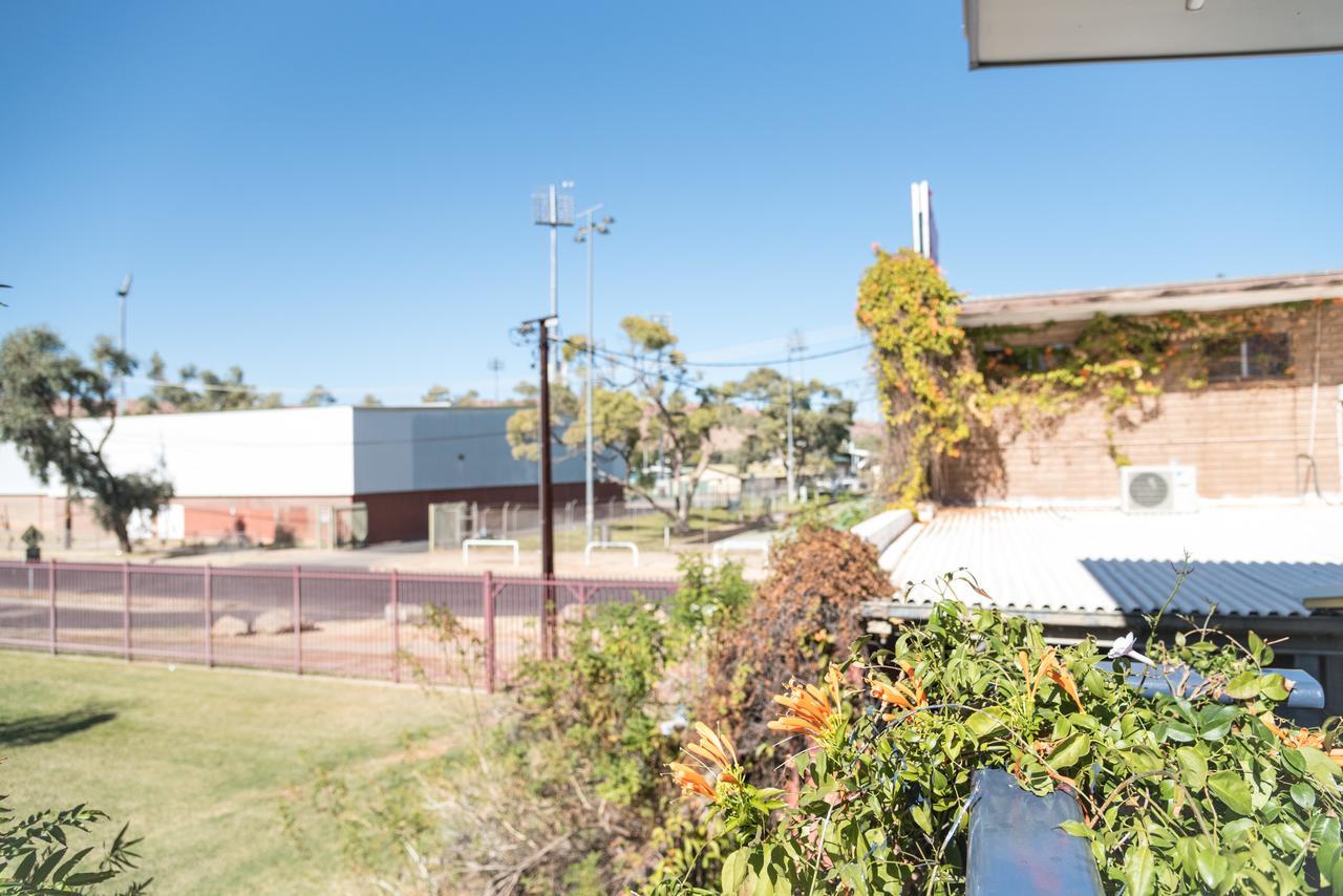 Jump Inn Alice Budget Accommodation Alice Springs Extérieur photo