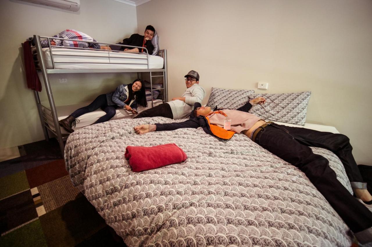 Jump Inn Alice Budget Accommodation Alice Springs Extérieur photo