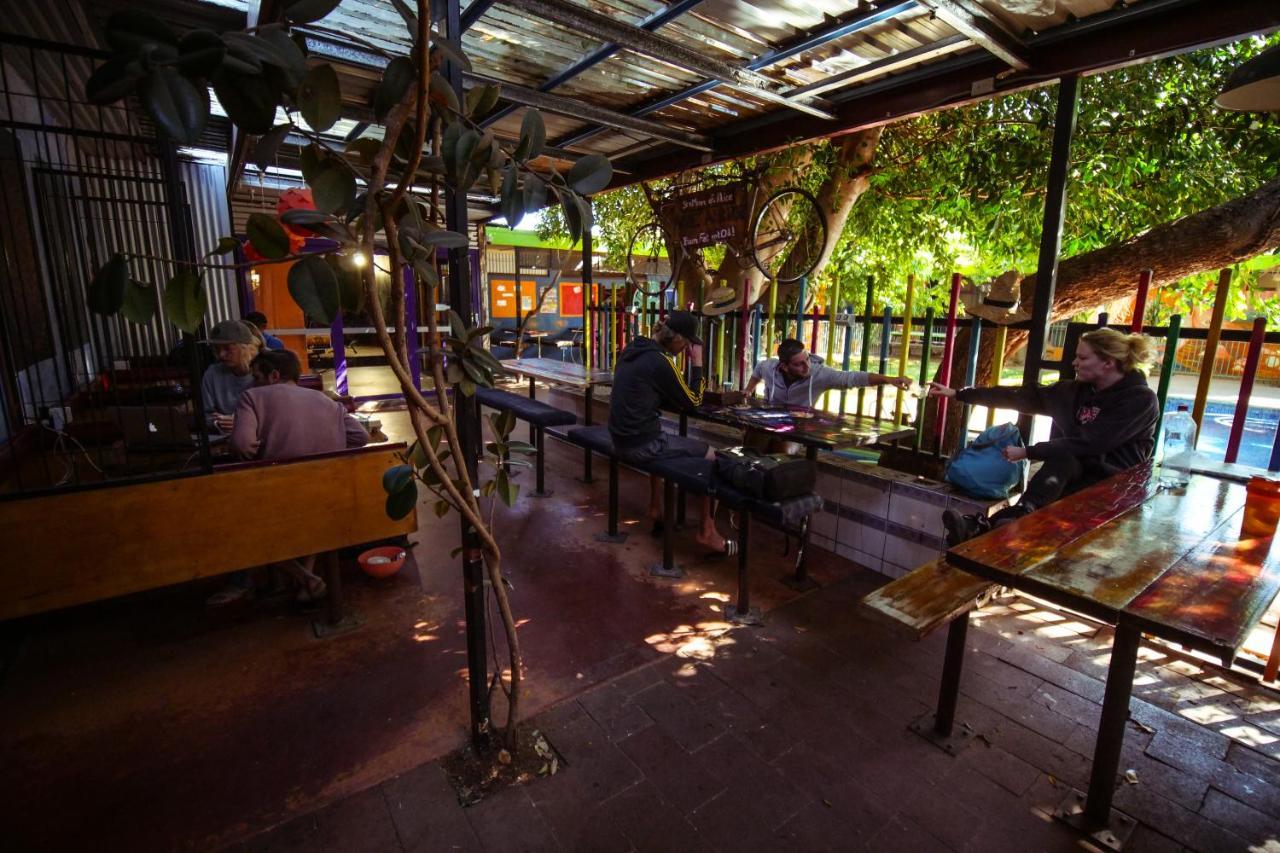 Jump Inn Alice Budget Accommodation Alice Springs Extérieur photo