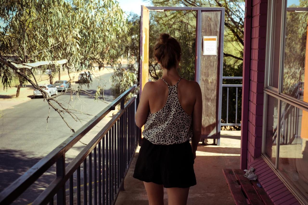 Jump Inn Alice Budget Accommodation Alice Springs Extérieur photo