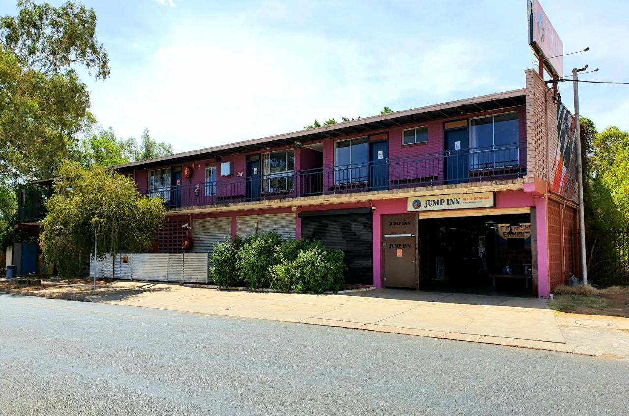 Jump Inn Alice Budget Accommodation Alice Springs Extérieur photo