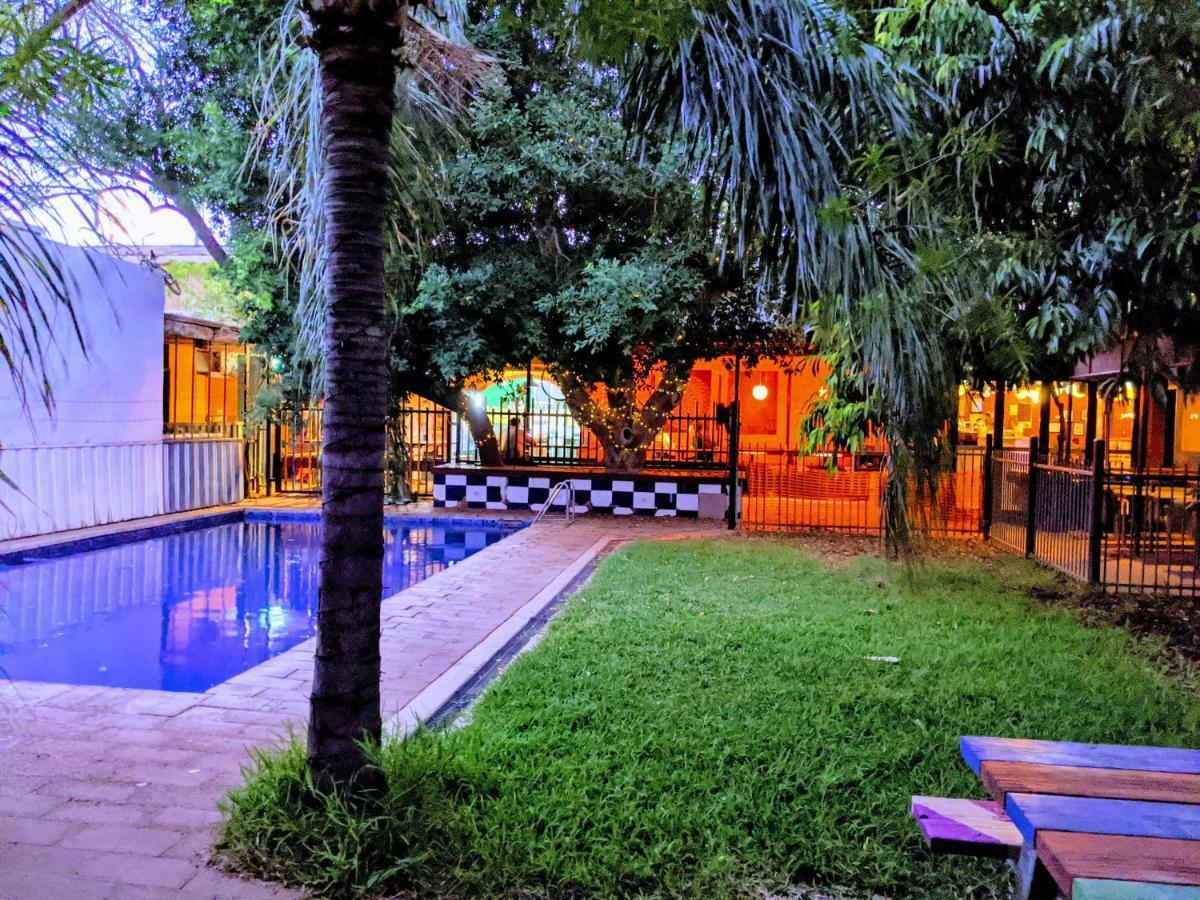 Jump Inn Alice Budget Accommodation Alice Springs Extérieur photo