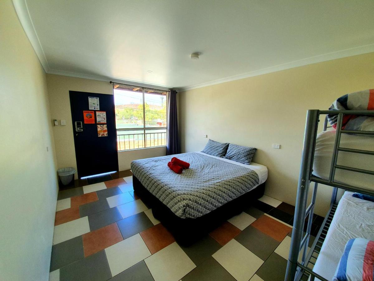 Jump Inn Alice Budget Accommodation Alice Springs Extérieur photo