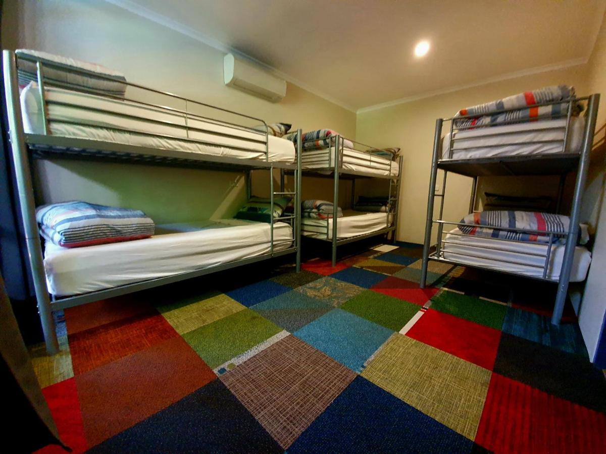 Jump Inn Alice Budget Accommodation Alice Springs Extérieur photo