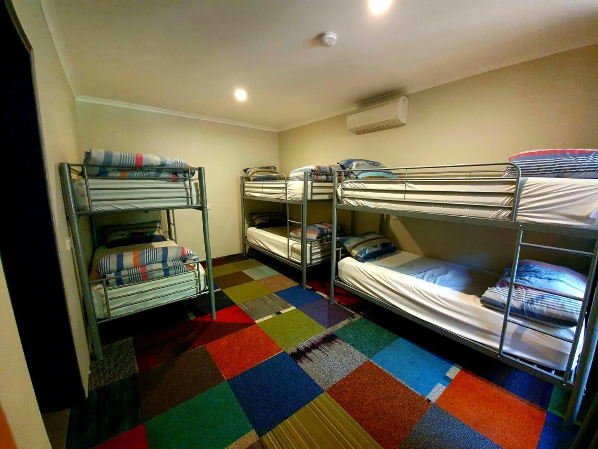 Jump Inn Alice Budget Accommodation Alice Springs Extérieur photo