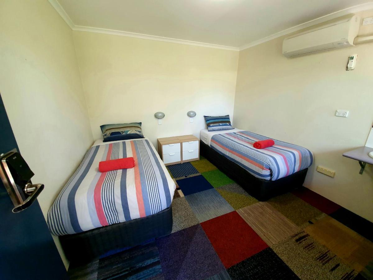 Jump Inn Alice Budget Accommodation Alice Springs Extérieur photo