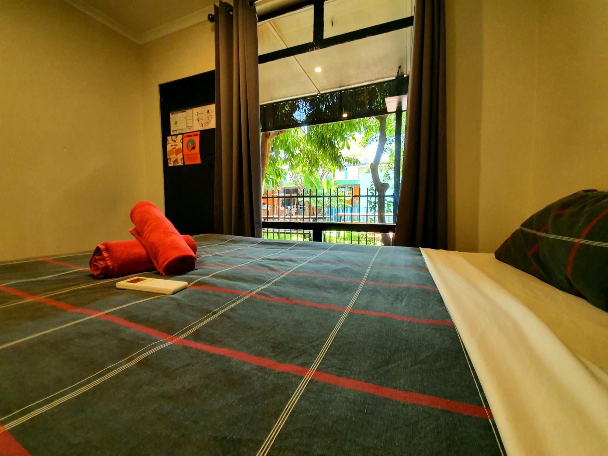 Jump Inn Alice Budget Accommodation Alice Springs Extérieur photo