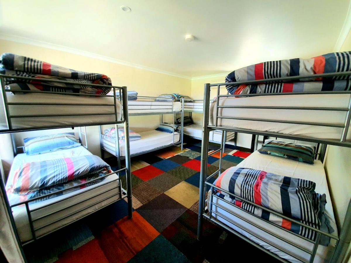 Jump Inn Alice Budget Accommodation Alice Springs Extérieur photo